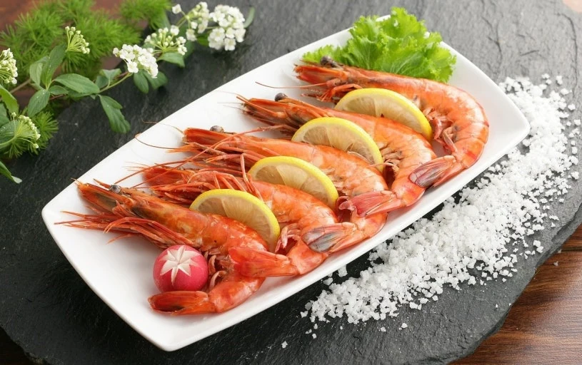 신선한 새우 식재료